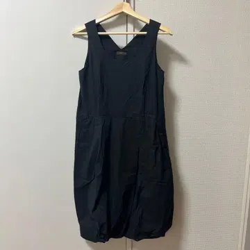 assiette 슬리브리스 원피스 블랙