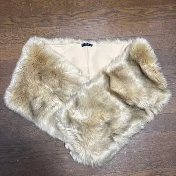 ZARA 베이지 퍼스트 울