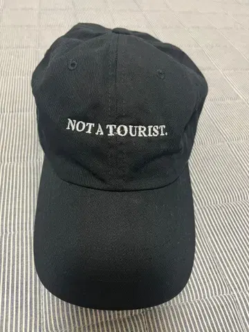 [새상품급] NOT A TOURIST 자수 캡 Yupoong 바디 블랙