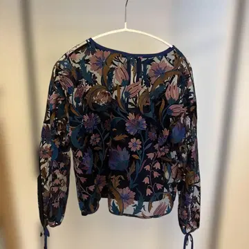 [새상품급] 그레이스 콘티넨탈 자수 꽃무늬 블라우스 36