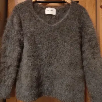 LILLY LYNQUE 복슬복슬 다크 그레이 긴팔 니트 38