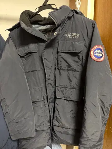 블루 크로스 블랙 다운 자켓 S 사이즈