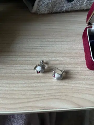 실버 후프 귀찌 빨간색 스톤 포함