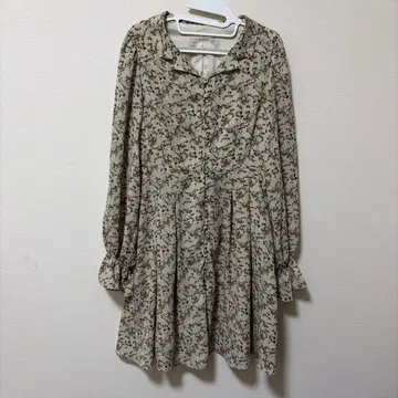 Nice claup 빈티지 꽃무늬 베이지 계열 긴팔 원피스