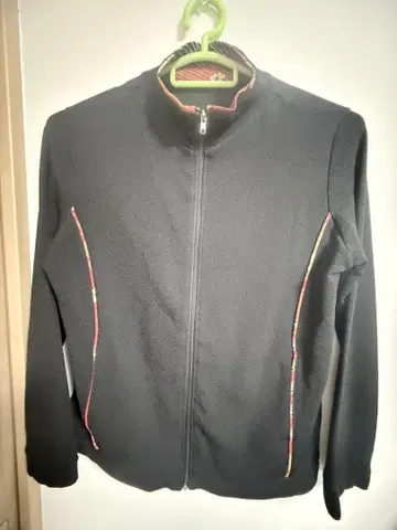 옷깃 크레이프 원단 패턴 블랙 집업 점퍼