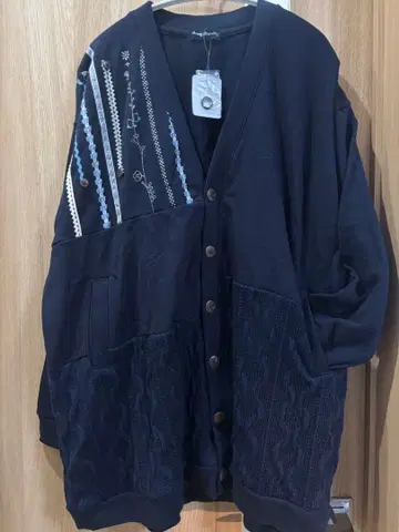 택 포함 새상품 드럭 스토어즈 자수가 귀여운 가디건 빅 사이즈