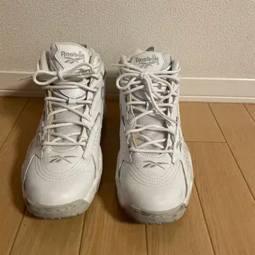 Reebok 화이트 스니커즈 8.5