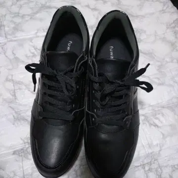 fuwaraku 블랙스니커즈 24EEE