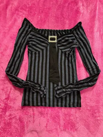 오프숄더 스트라이프 긴팔 상의