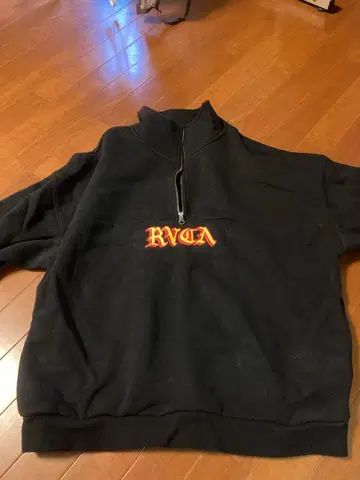 RVCA 블랙 하프 지퍼 맨투맨