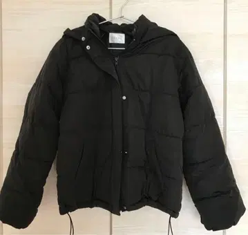 블랙 다운 자켓 후드 부착