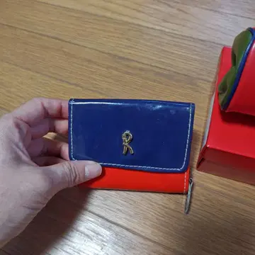 리본 모티브 가마구치 코인 케이스