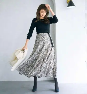 JUSGLITTY 배색 레이스 도킹 니트 원피스