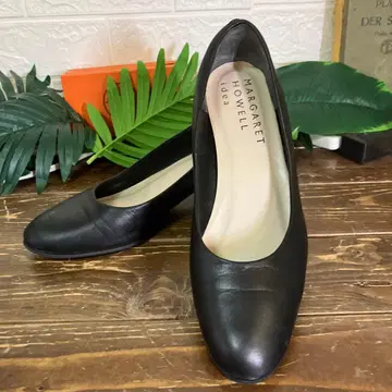 MARGARET HOWELL 블랙 펌프스