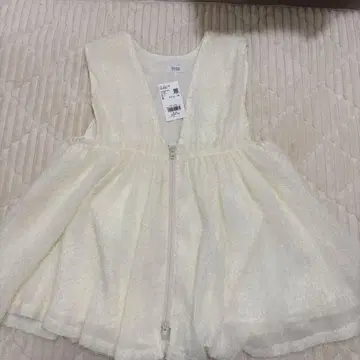 LOWRYS FARM 화이트 플레어 베스트