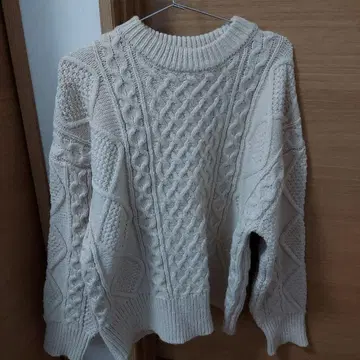 FREAK'S STORE 아이보리 케이블 니트 스웨터