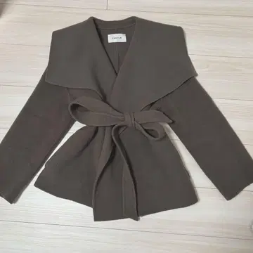 프레이 아이디 숄카라 숏 리버 코트