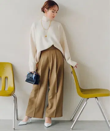 수플레 터치 하이넥 오버 사이즈 니트 레이나 호시 콜라보