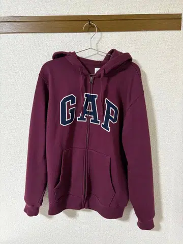 GAP 버건디 풀 지퍼 후드티
