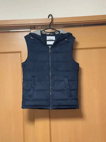 (시착만 한 상품) ZARA 후드 부착 네이비 퀼팅 베스트