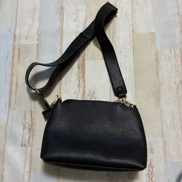 블랙 가죽 숄더백