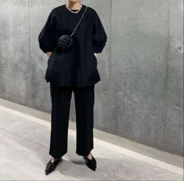 [미사용 새상품] LOHEN 로헨 자카드 퍼프 tops 블랙