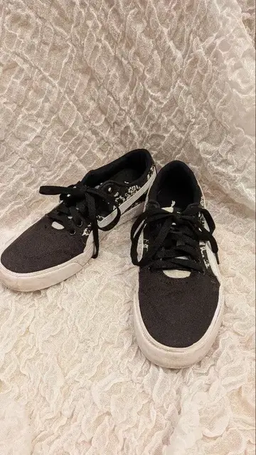 Puma 블랙/화이트 스니커즈 25.5cm