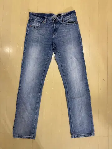 라이트 블루 스트레이트 데님 팬츠