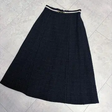 [택 포함 새상품] 라메 트위드 미디 스커트
