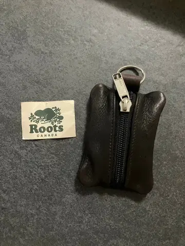 Roots 다크 브라운 립 포함 키케이스