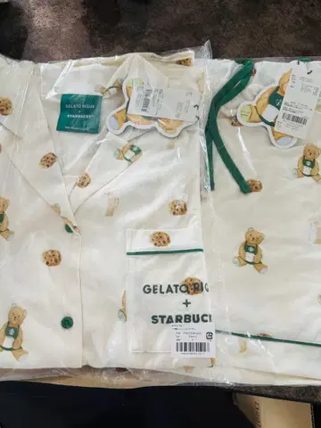 스타벅스 젤라또피케 콜라보 티셔츠 숏팬츠 상하의 세트
