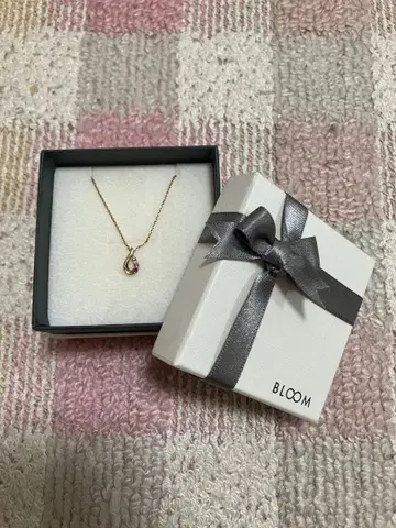 BLOOM 눈물형 핑크 스톤 목걸이