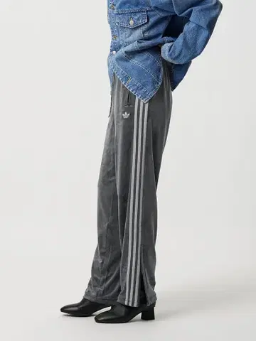 adidas 벨벳 와이드 팬츠 그레이