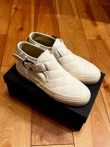 UQIQ [ 새상품 ] JP 26.5cm 화이트 퀼팅 가죽 스니커즈