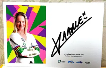 걸스 경륜 친필 사인 공식 카드 컬리 마카락 여자