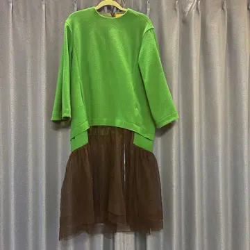 그린 프릴과 블랙 샤샤 스커트 원피스