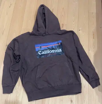 캘리포니아 프린트 다크 브라운 후드티