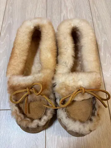 미네통카 베이지 모카신 신발 사이즈 6