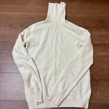 UNIQLO 아이보리 터틀넥 캐시미어 스웨터