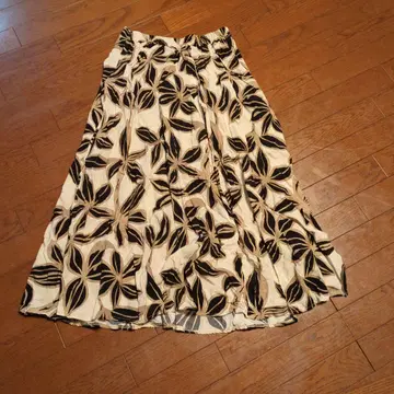 나뭇잎 패턴 플레어 롱 스커트 사이즈 38