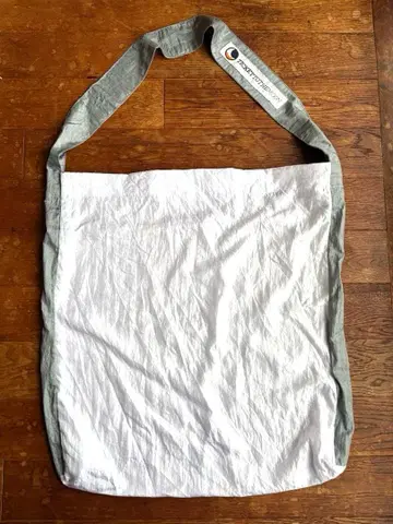 TICKETTOTHEMOON 숄더백 화이트/그레이