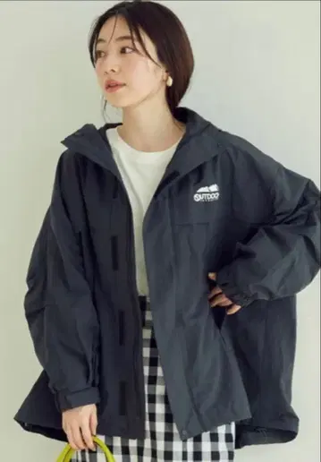 블랙 후드 부착 마운틴 파카