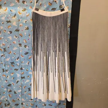 룸 에이트 Room no.8 디자인 스트라이프 스커트