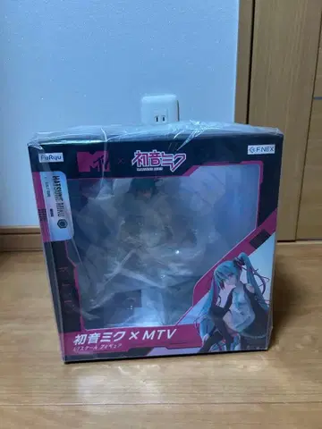 하츠네 미쿠 x MTV 1/7 스케일 피규어