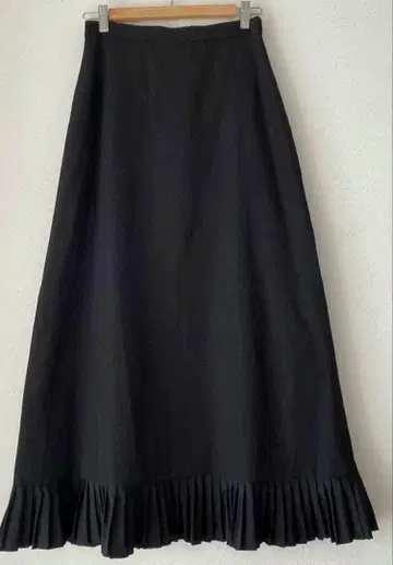 서드 매거진 밑단 플리츠 롱 스커트