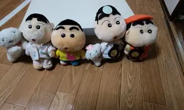 새상품급 짱구는 못말려 봉제 인형 4개와 하얀 강아지