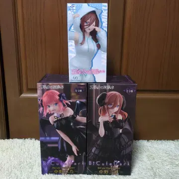 5등분의 신부 나카노 니노 & 나카노 미쿠 피규어 3체 세트