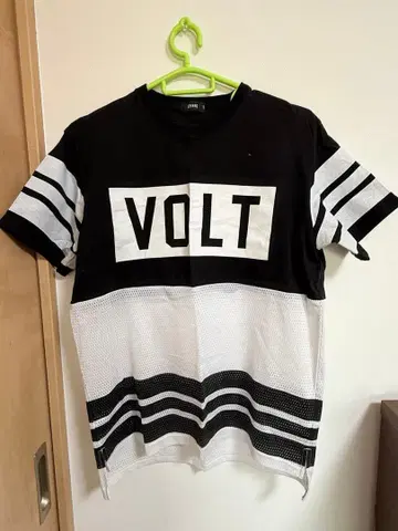 VOLT 반팔 T셔츠 블랙/화이트 L 사이즈
