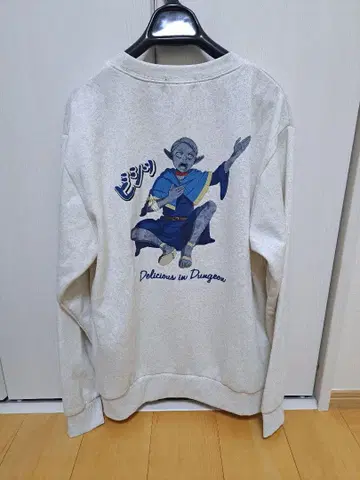 [ 새상품 ] 던전밥 마르실 석화 백 프린트 속기모 맨투맨 L 사이즈