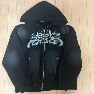 그래픽 프린트 후드 부착 맨투맨